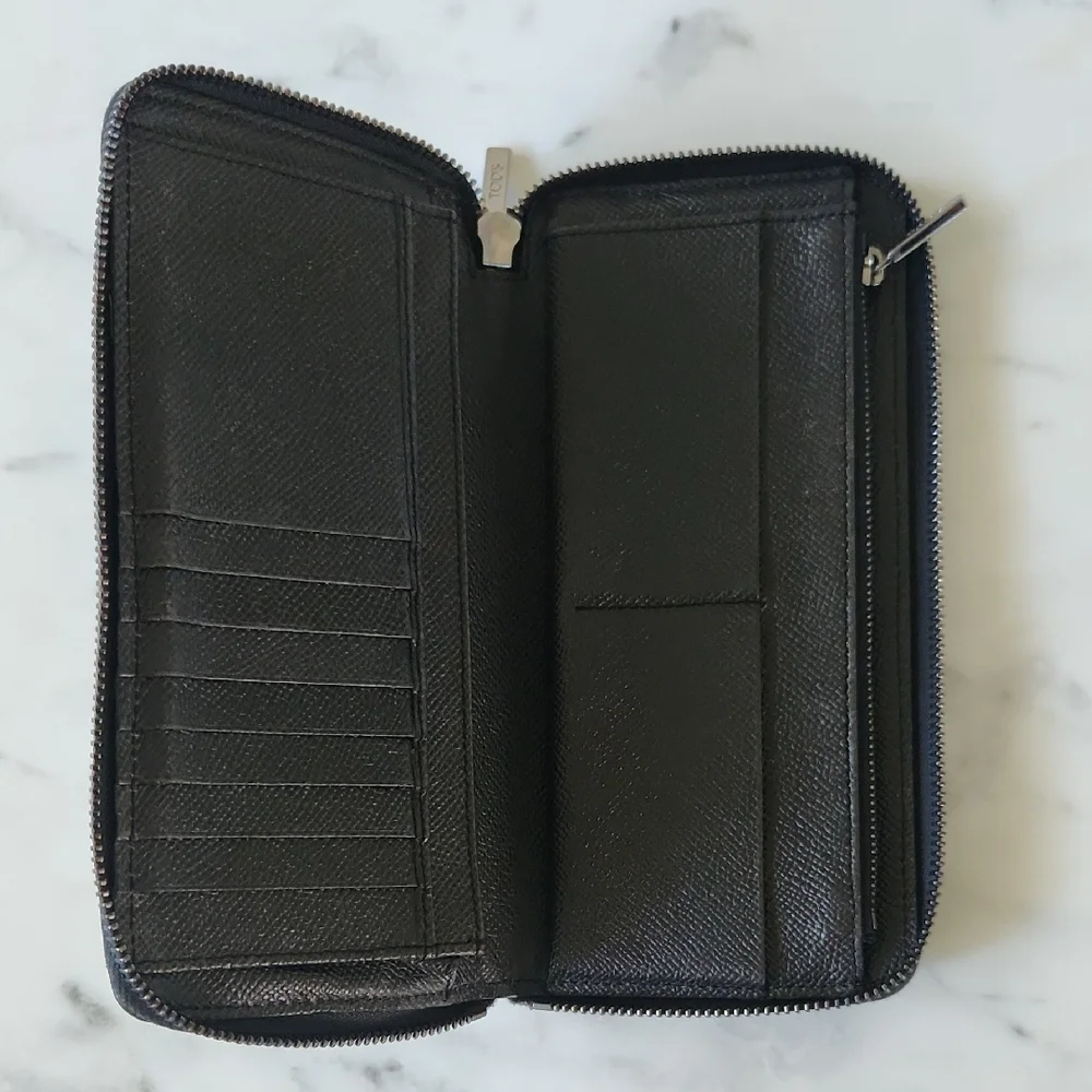 Tod's Long Zip Wallet With Pinstripe. Excellent Condition! Unisexy!